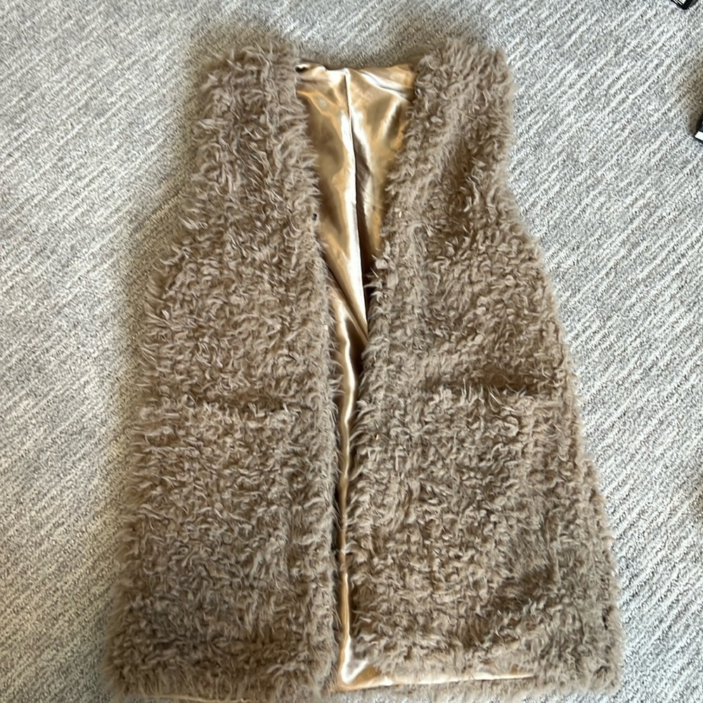 Faux fur vest with pockets new with tags